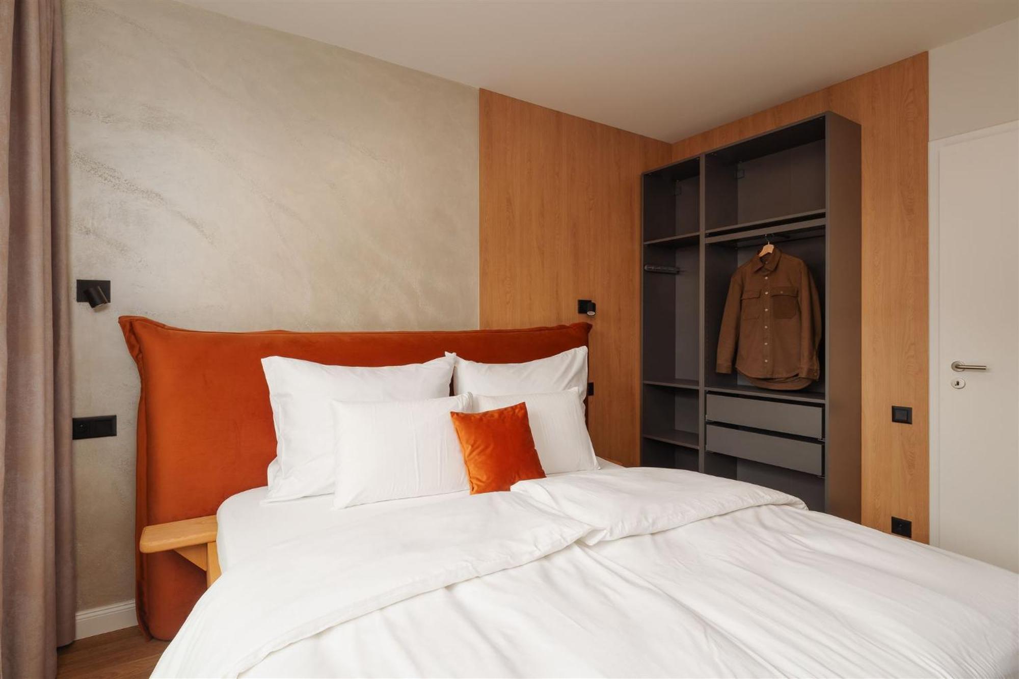 Luxury Sunny - Garage Parking, Metro, Balcony, Ps5 With Games Apartment *